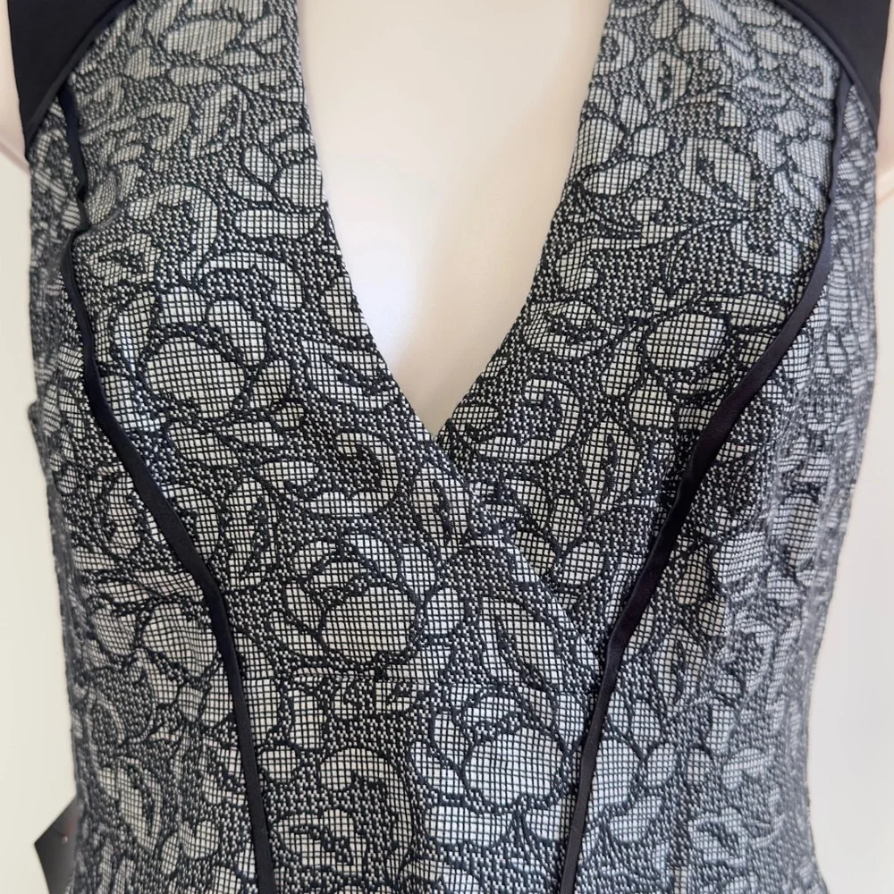 Bebe floral jacquard pleat dress - Picture 2 of 4